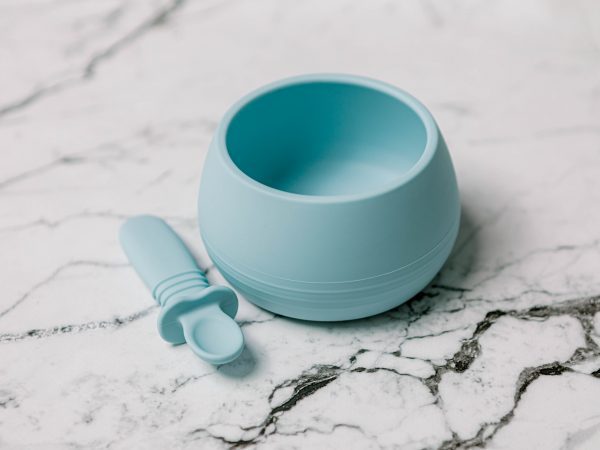Suckie Scoop Bowl with Selfie Spoon in 'Blue Lemonade' by Starting Solids Australia, on a marble bench.